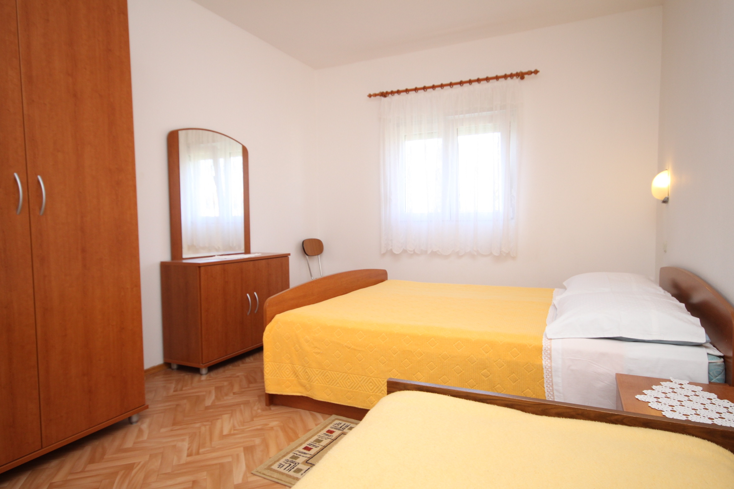 Three bedroom apartment near beach Vlašići, Pag  A-a