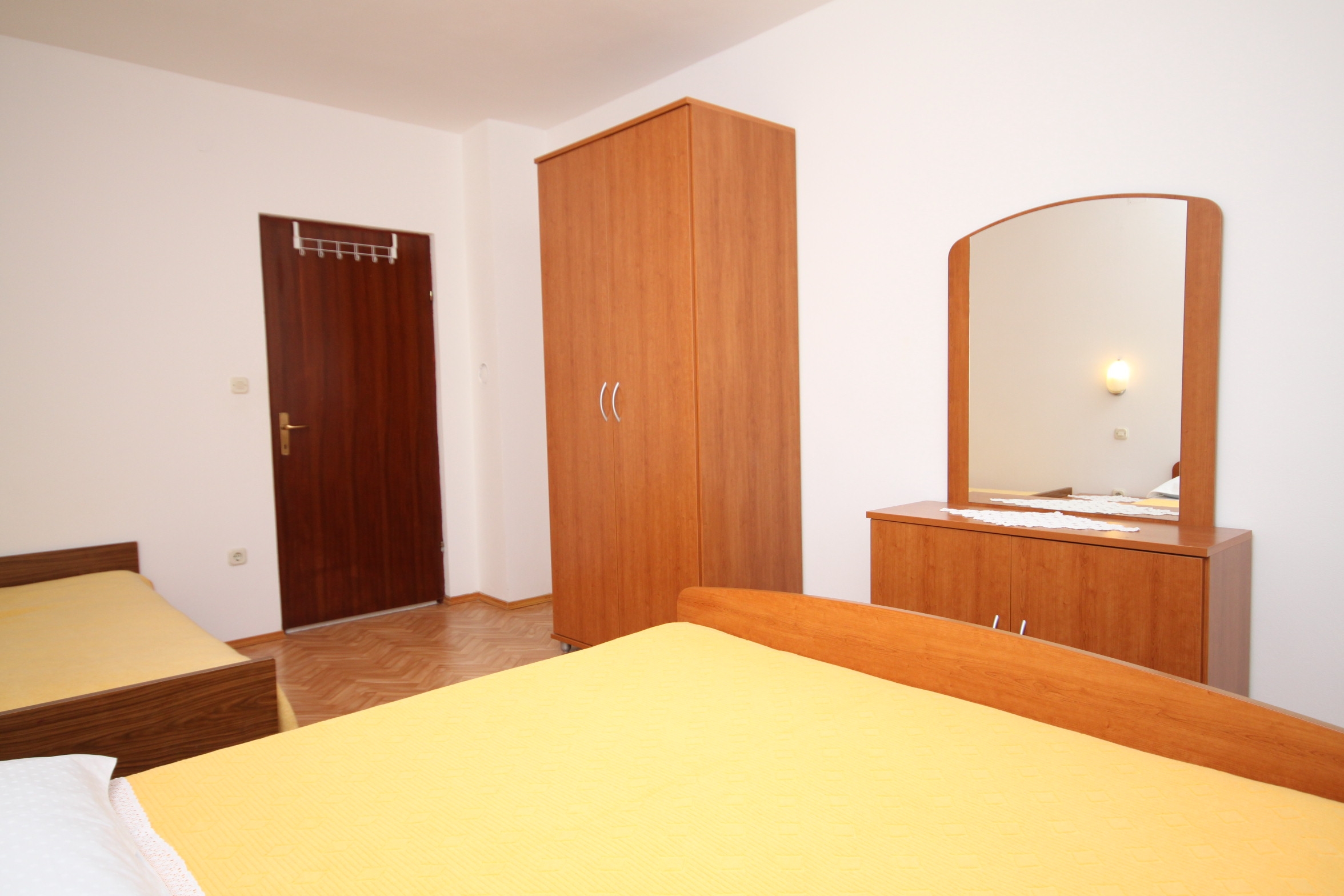 Three bedroom apartment near beach Vlašići, Pag  A-a