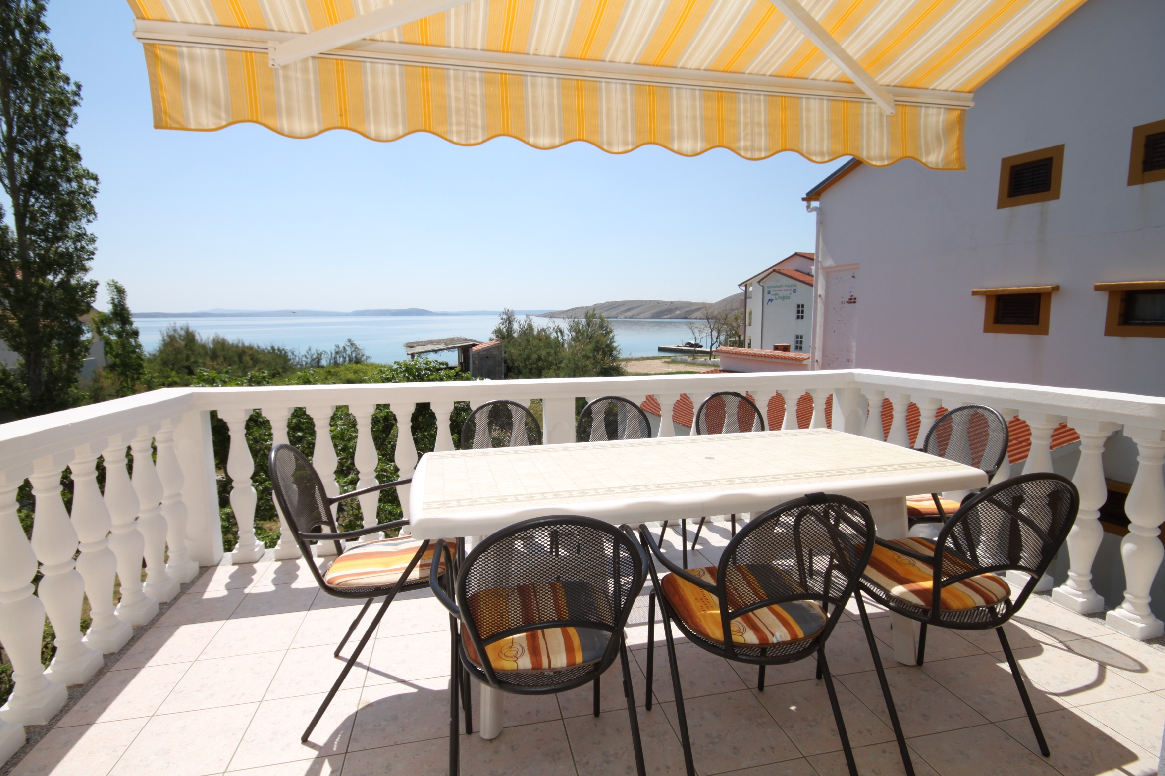 Three bedroom apartment near beach Vlašići, Pag  A-a