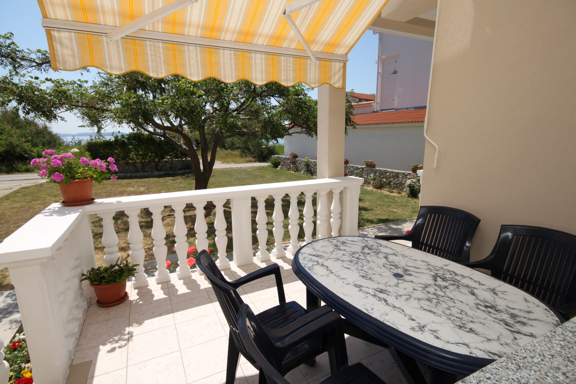 Two bedroom apartment near beach Vlašići, Pag (A-6523-b) Two bedroom apartment near beach Vlašići, Pag (A-6523-b)