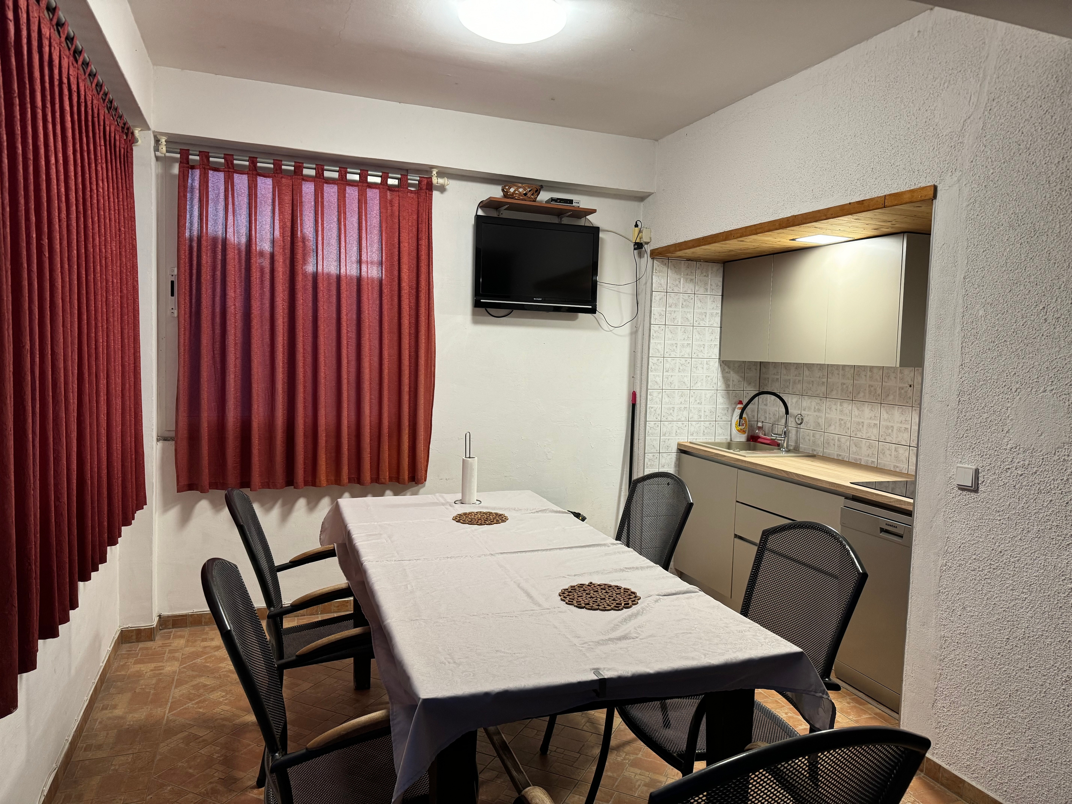 Three bedroom apartment near beach Seline, Paklenica  A-a