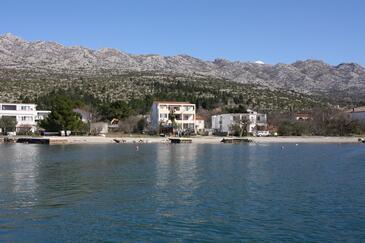 Seline, Paklenica, Hébergement 6528 - Appartement à proximité de la mer avec une plage de galets.