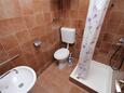 Koupelna Pag, Koupelna v ubytování typu apartment, domácí mazlíčci povoleni a WiFi.