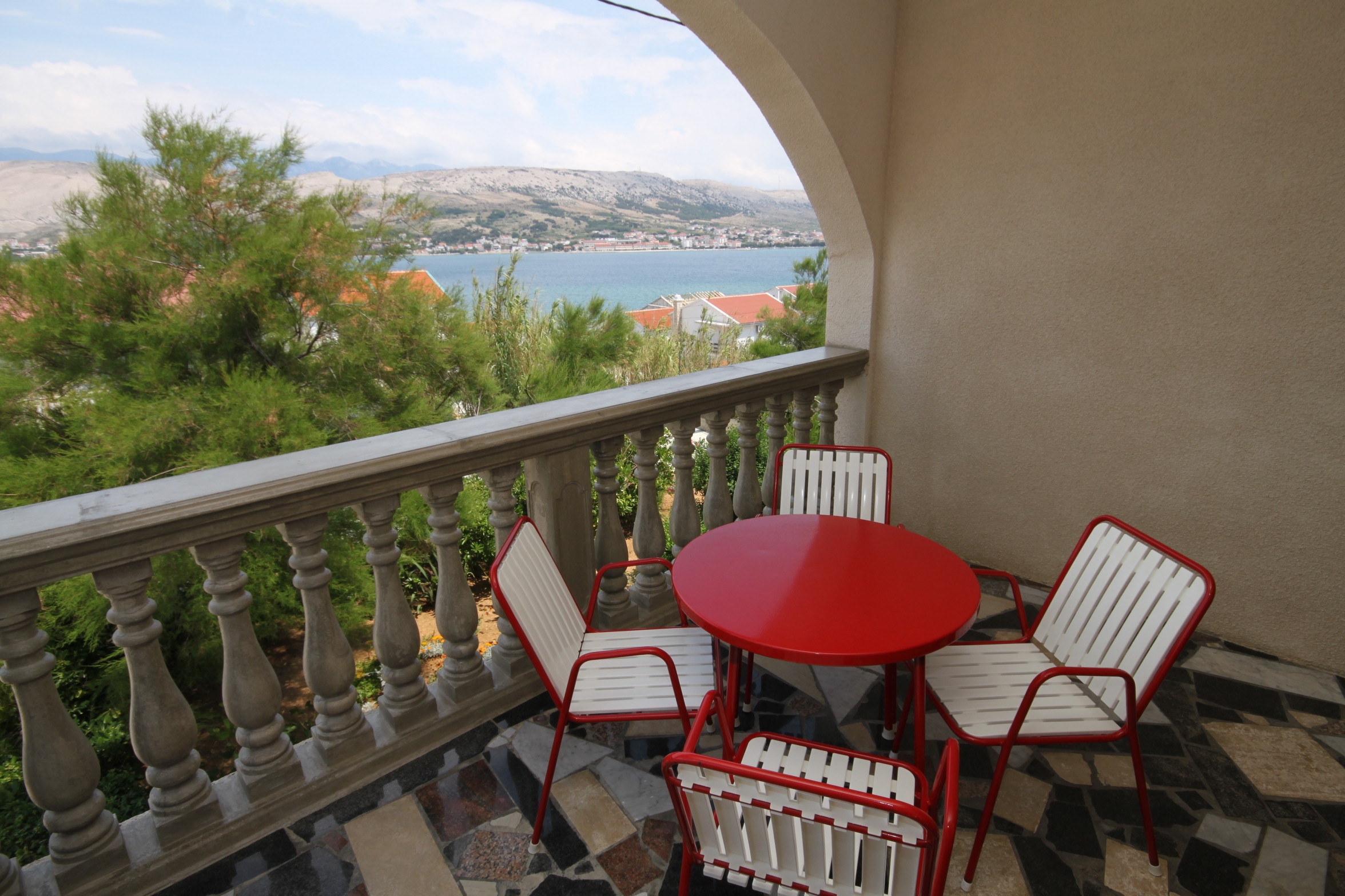 Two bedroom apartment with terrace and sea view Pag (A-6535-b)