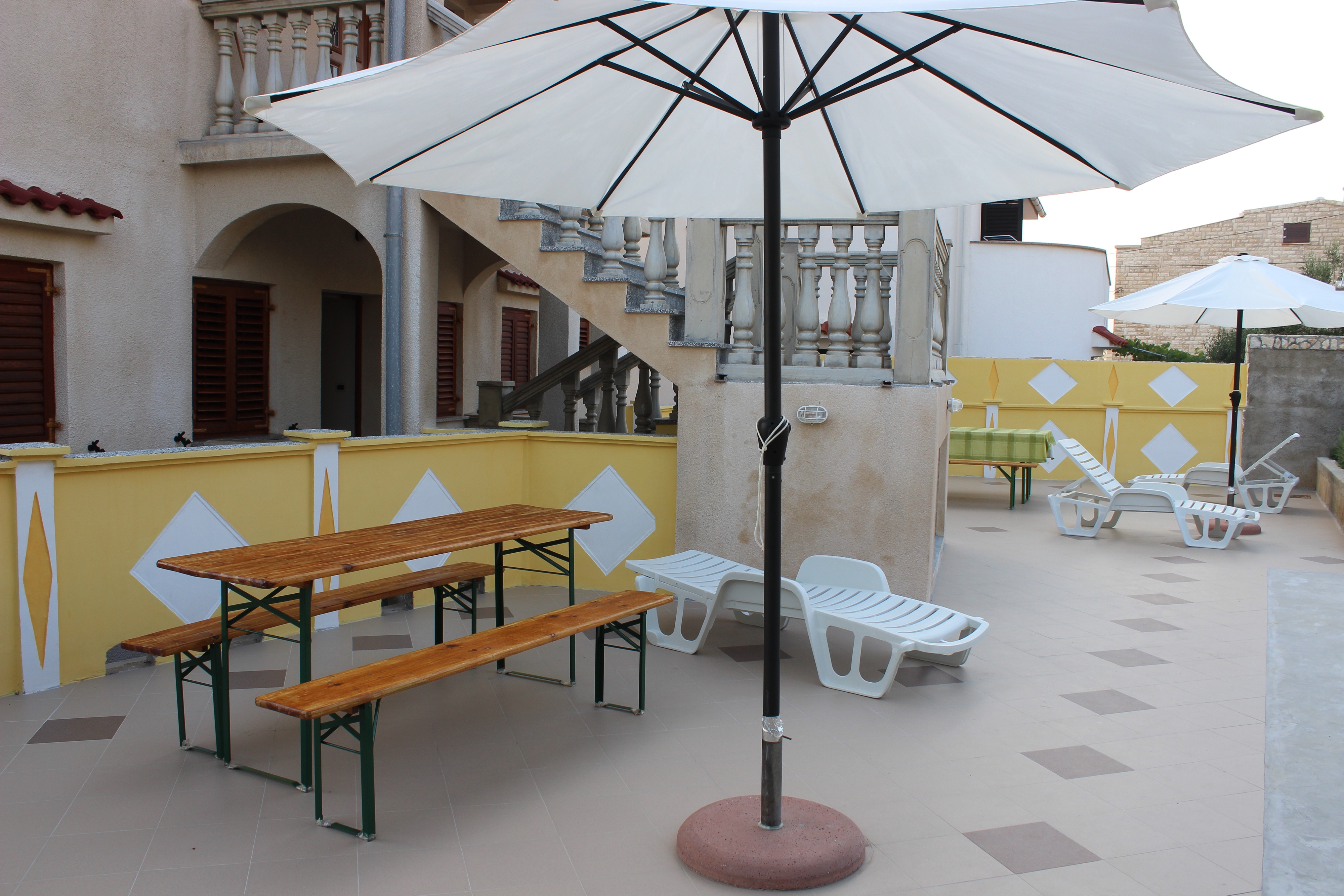 Two bedroom apartment with terrace Pag (A-6535-d)