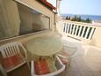 Mandre, Terrasse dans l’hébergement en type apartment, avec la vue sur la mer, animaux acceptés et WiFi.