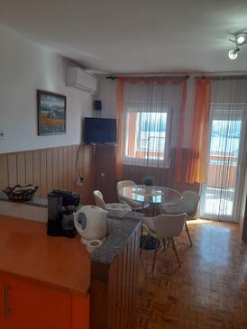 Pag, Jídelna v ubytování typu apartment, s klimatizací, domácí mazlíčci povoleni a WiFi.