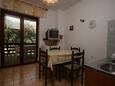 Mandre, Dining room in the apartment, (pet friendly) and WiFi.