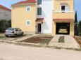 Parking lot Novalja, Pag, Parking lot 6550 - Apartments with pebble beach.