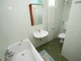 Starigrad, Baño in the studio-apartment, WiFi.