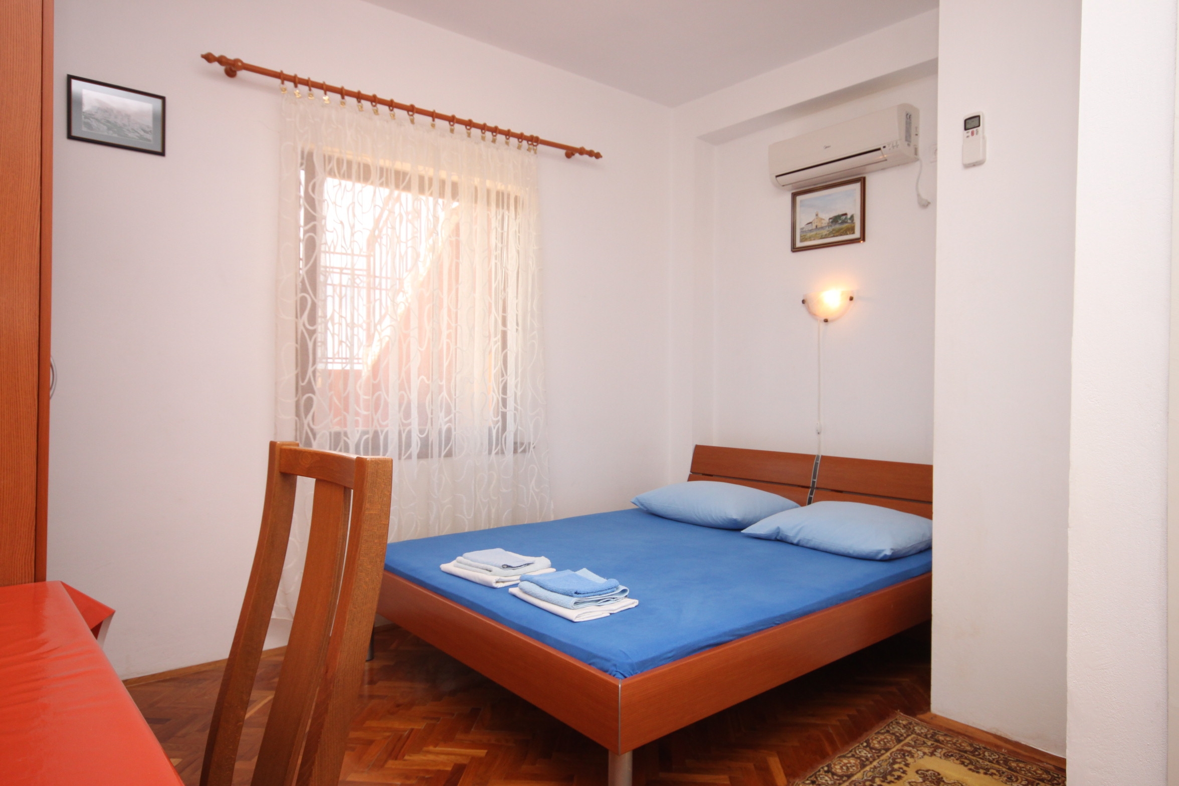 Three bedroom apartment with terrace and sea view Maslenica, Novigrad  A-a