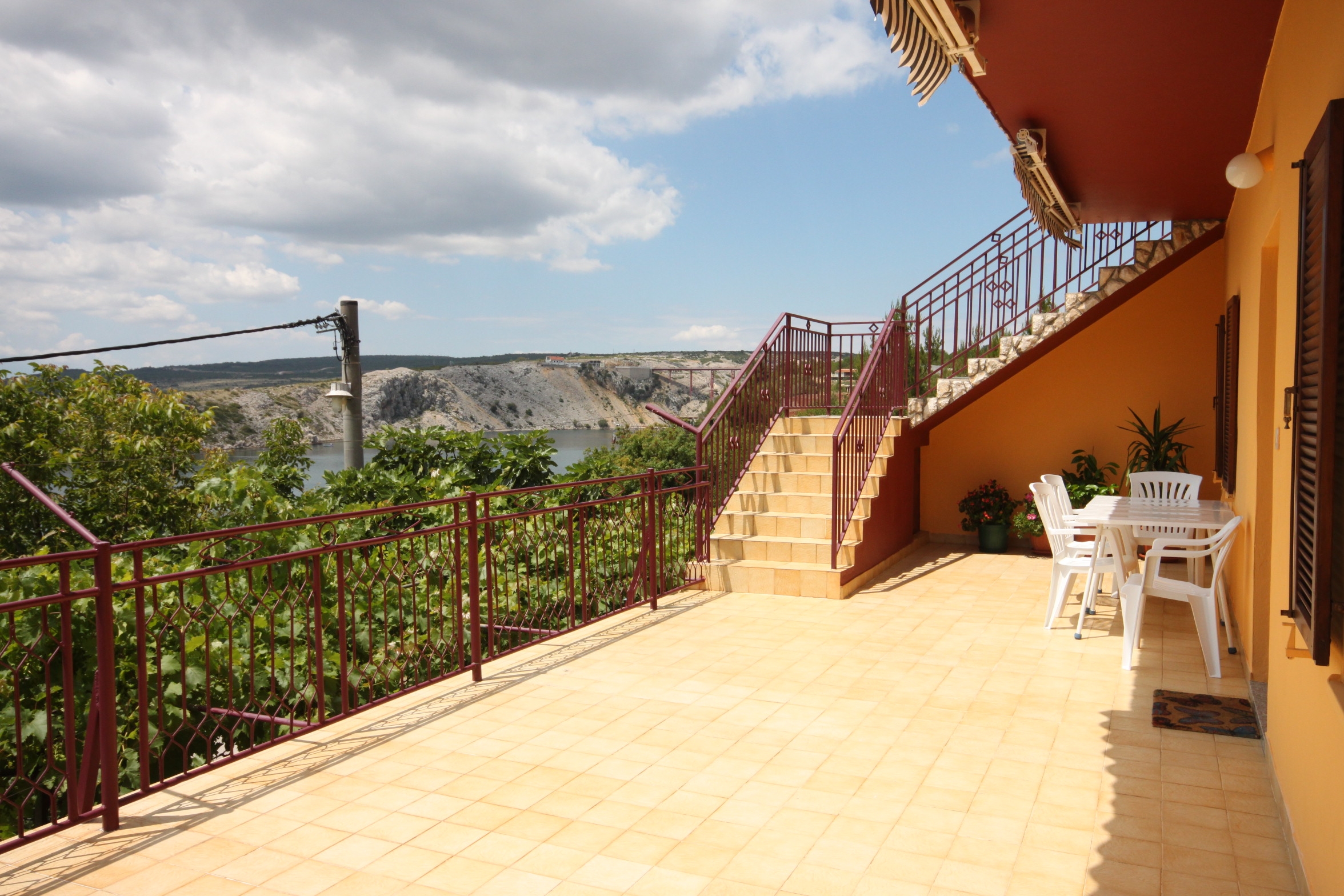 Three bedroom apartment with terrace and sea view Maslenica, Novigrad  A-a
