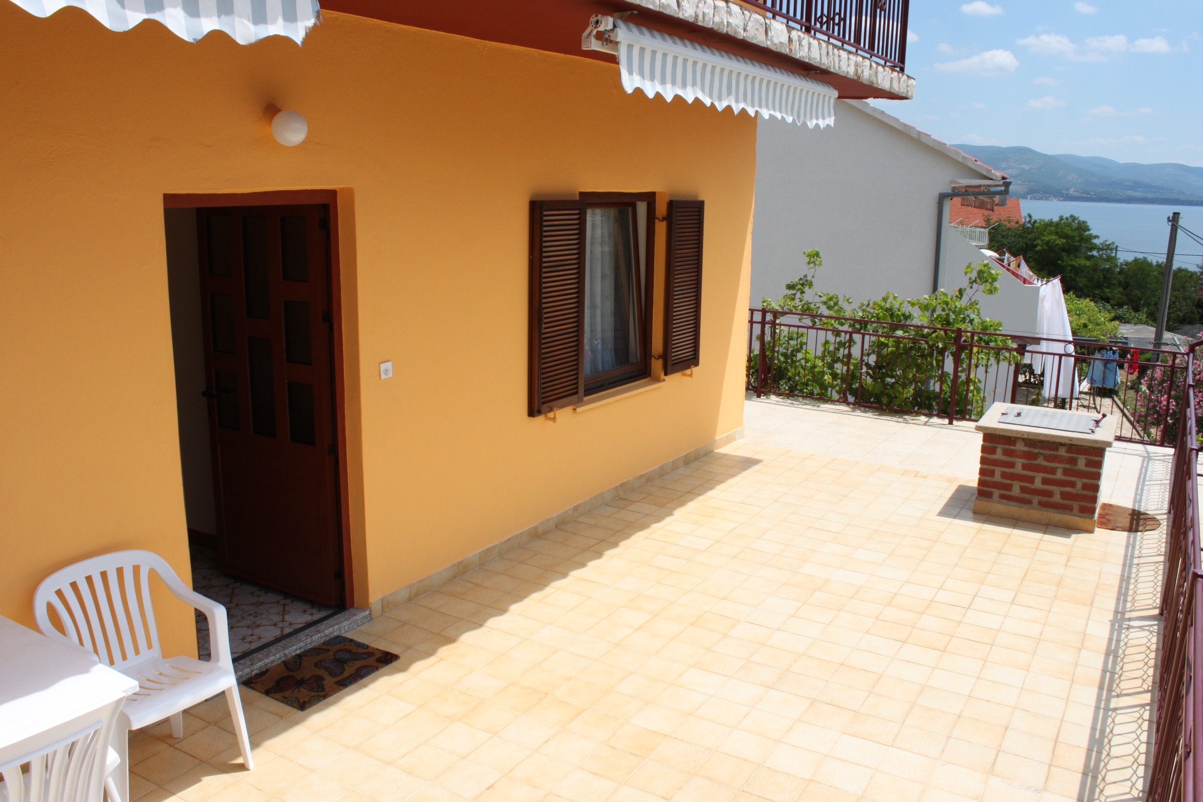 Three bedroom apartment with terrace and sea view Maslenica, Novigrad  A-a
