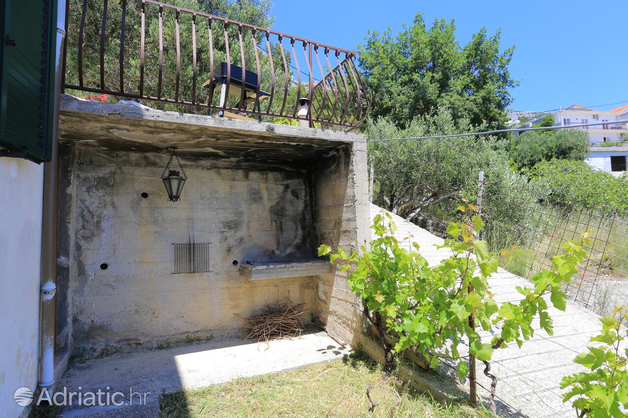 dvoupokojovy apartman s terasou a vyhledem na more marusici omis a 657 a ubytovani omis adriatic hr