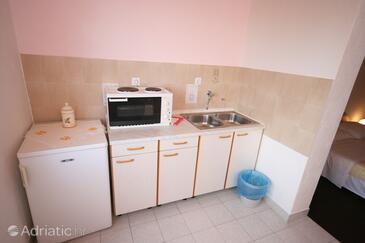 Kitchen Starigrad, Kitchen in the studio-apartment.
