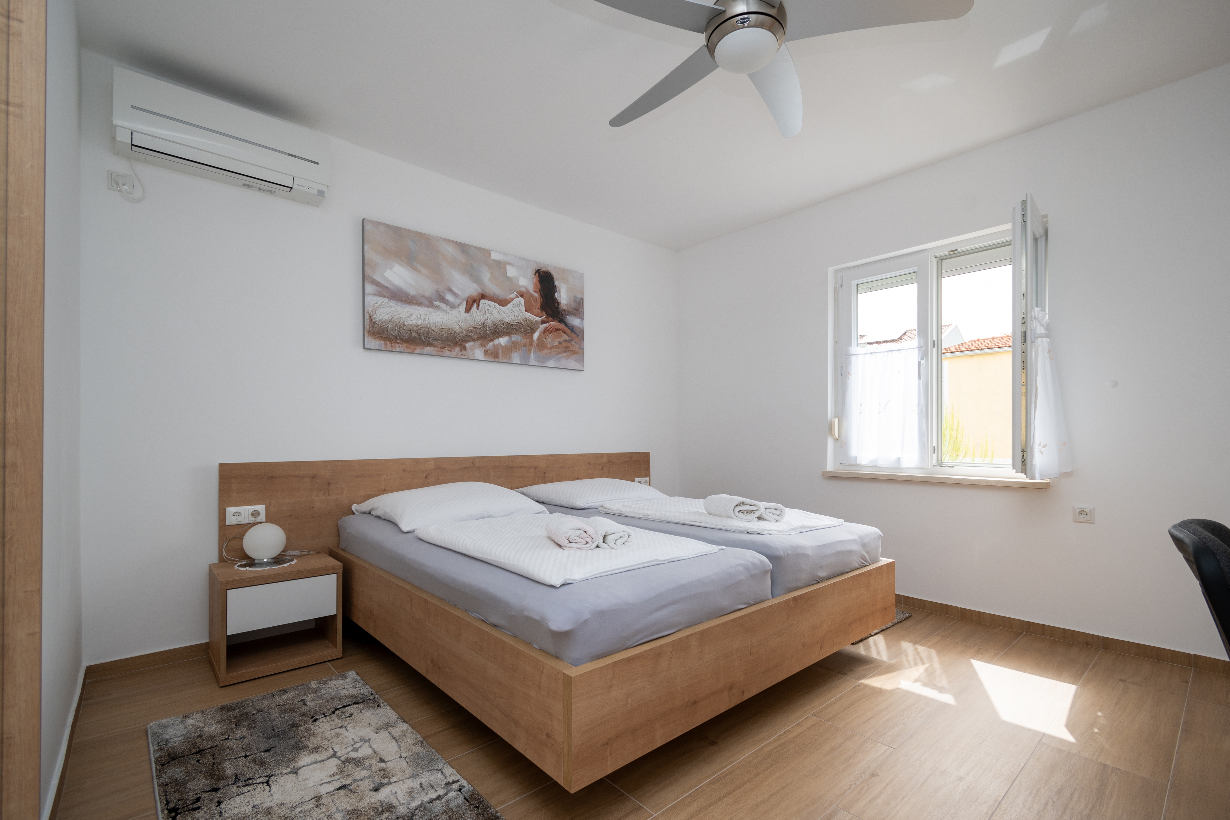 Two bedroom apartment with terrace Starigrad, Paklenica  A-b