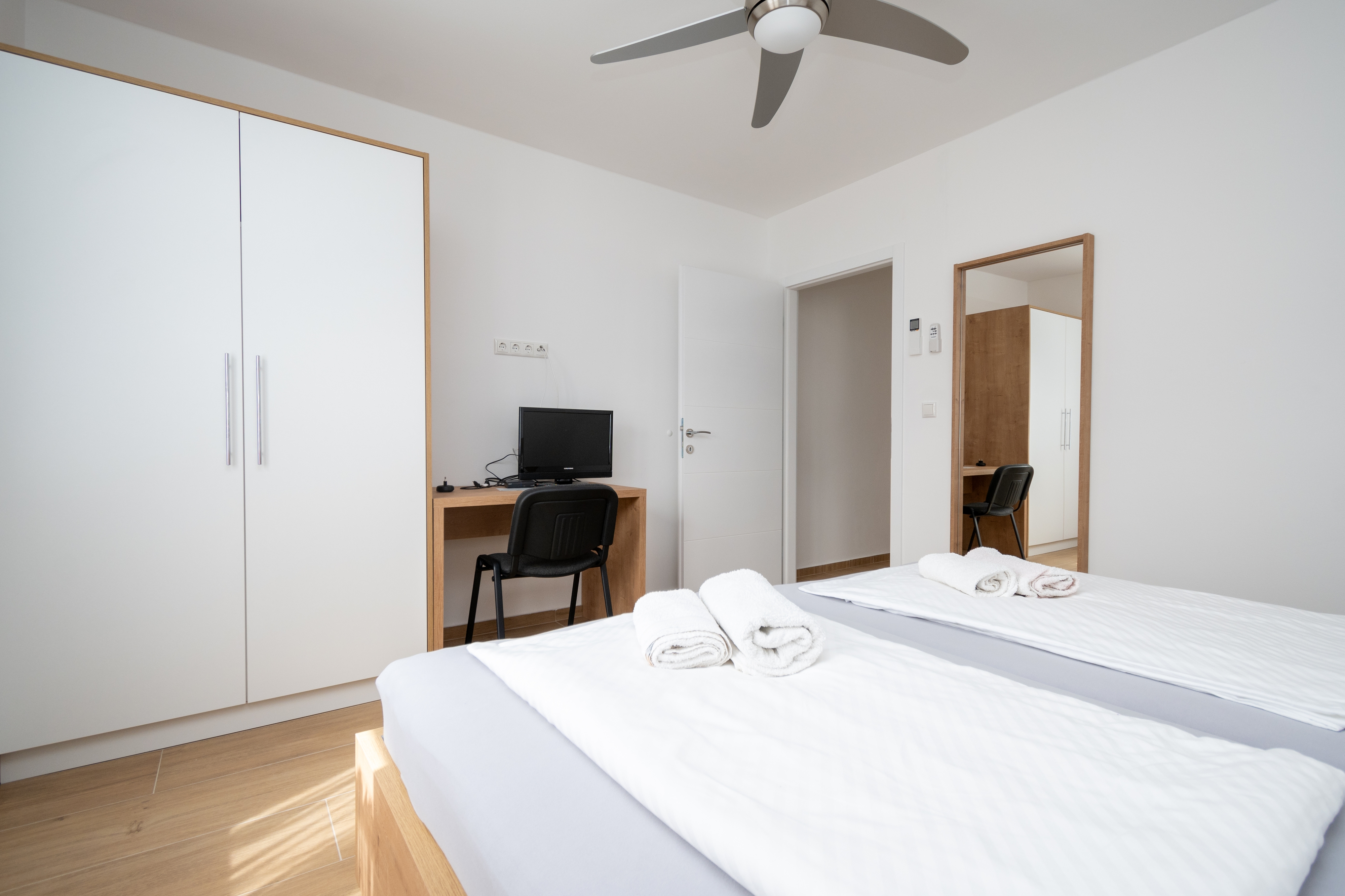 Two bedroom apartment with terrace Starigrad, Paklenica  A-b