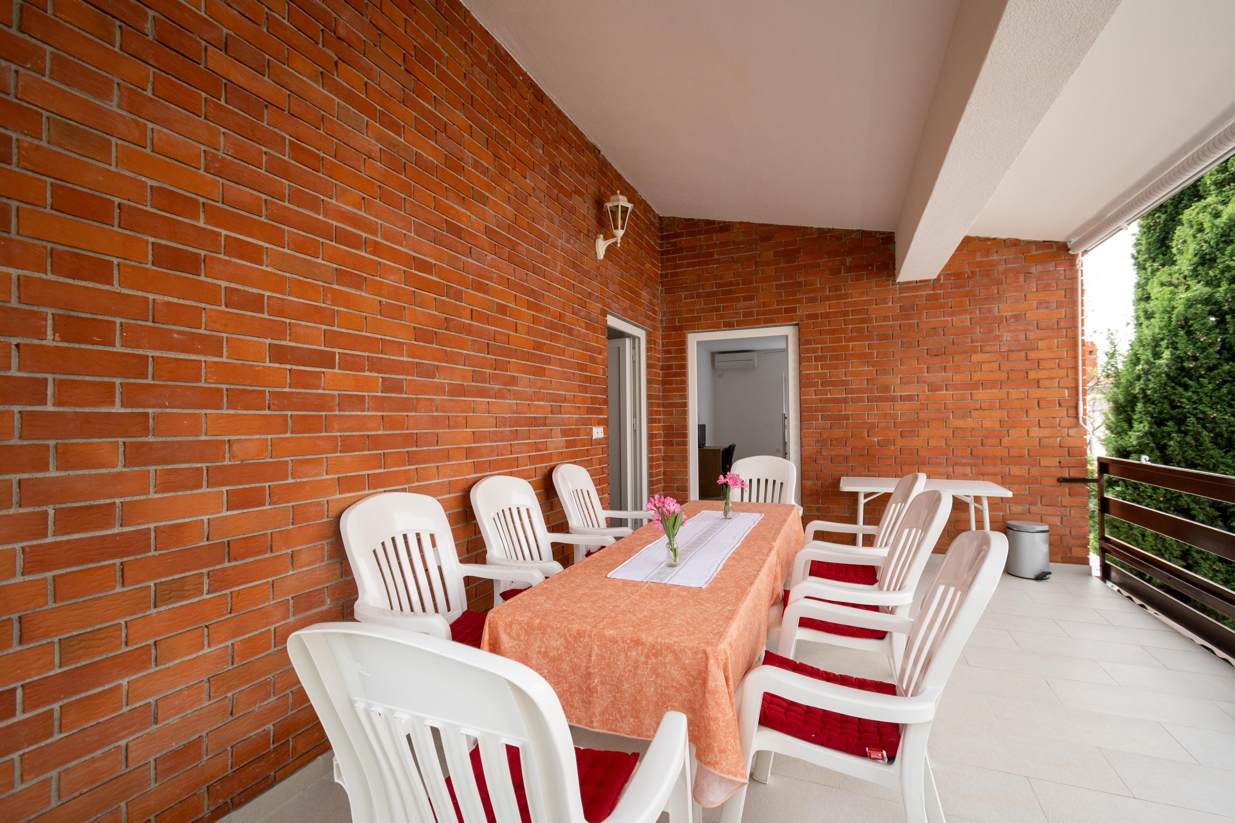Two bedroom apartment with terrace Starigrad, Paklenica  A-b
