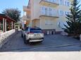 Parkiralište Mandre, Pag, Parkiralište 6582 - Apartmani sa šljunčanom plažom.