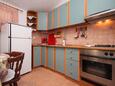 Starigrad, Kitchen in the apartment, air condition available and WiFi.