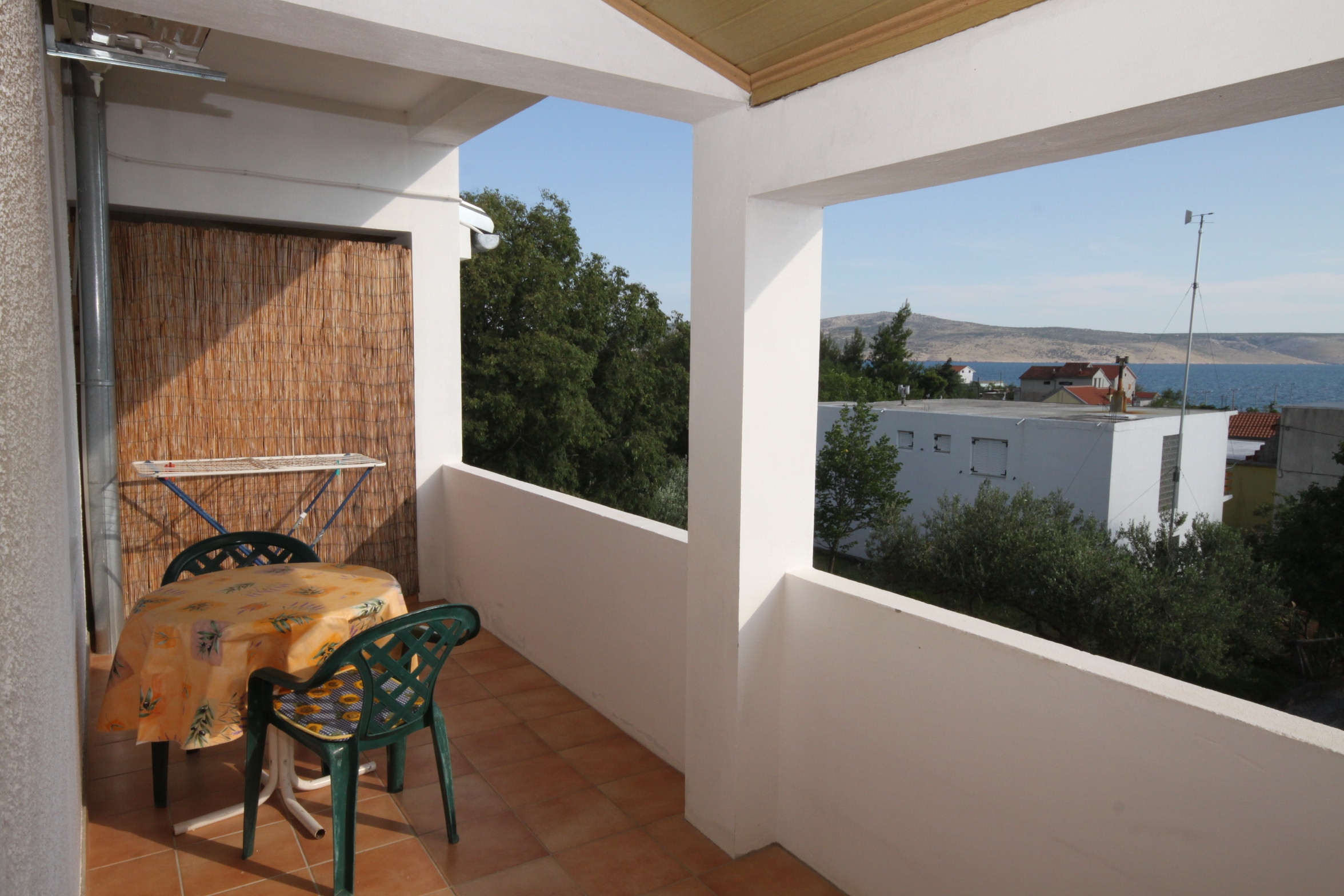 One bedroom apartment with terrace and sea view Starigrad, Paklenica (A-6587-b)