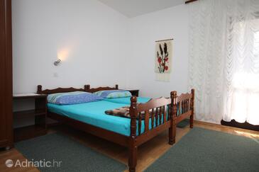 Bedroom Starigrad, Bedroom in the room, dostupna klima i WIFI.