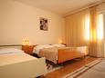 Schlafzimmer Podgora, Schlafzimmer in folgender Unterkunftsart apartment, Haustiere erlaubt und WiFi.