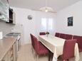 Dining room Seget Vranjica, Dining room in the apartment, (pet friendly) and WiFi.