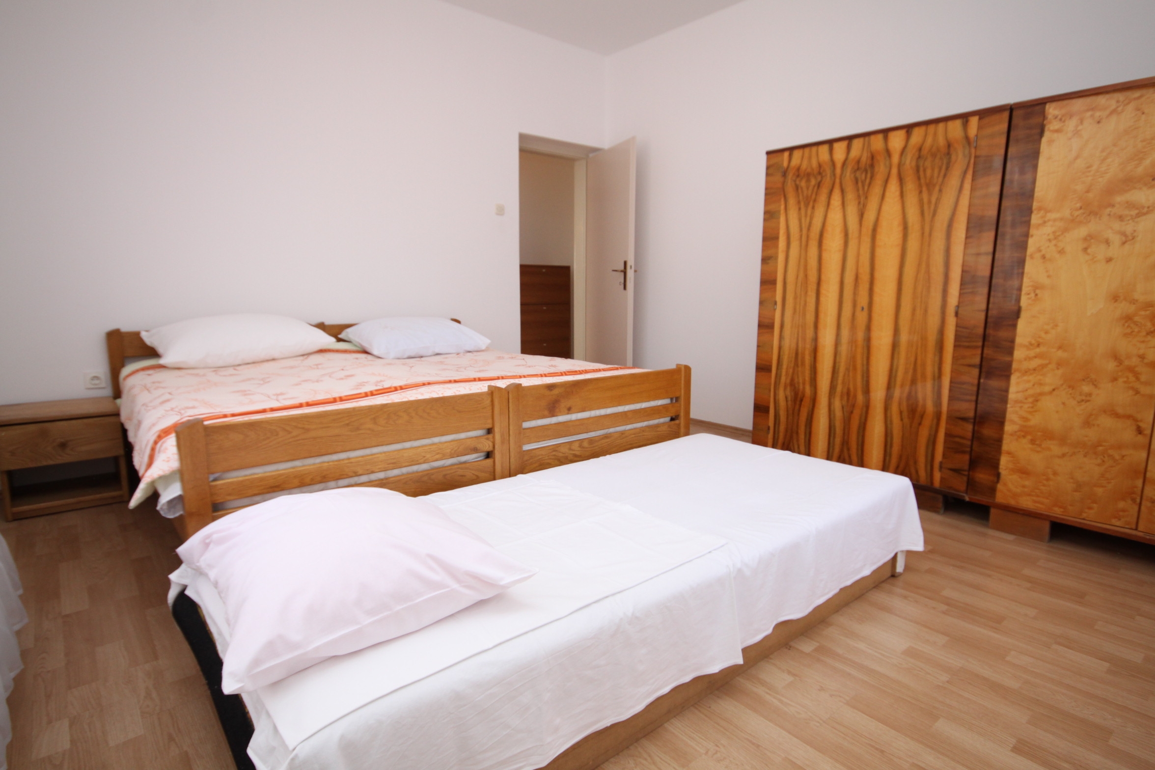 Two bedroom apartment with terrace Seline, Paklenica  A-a