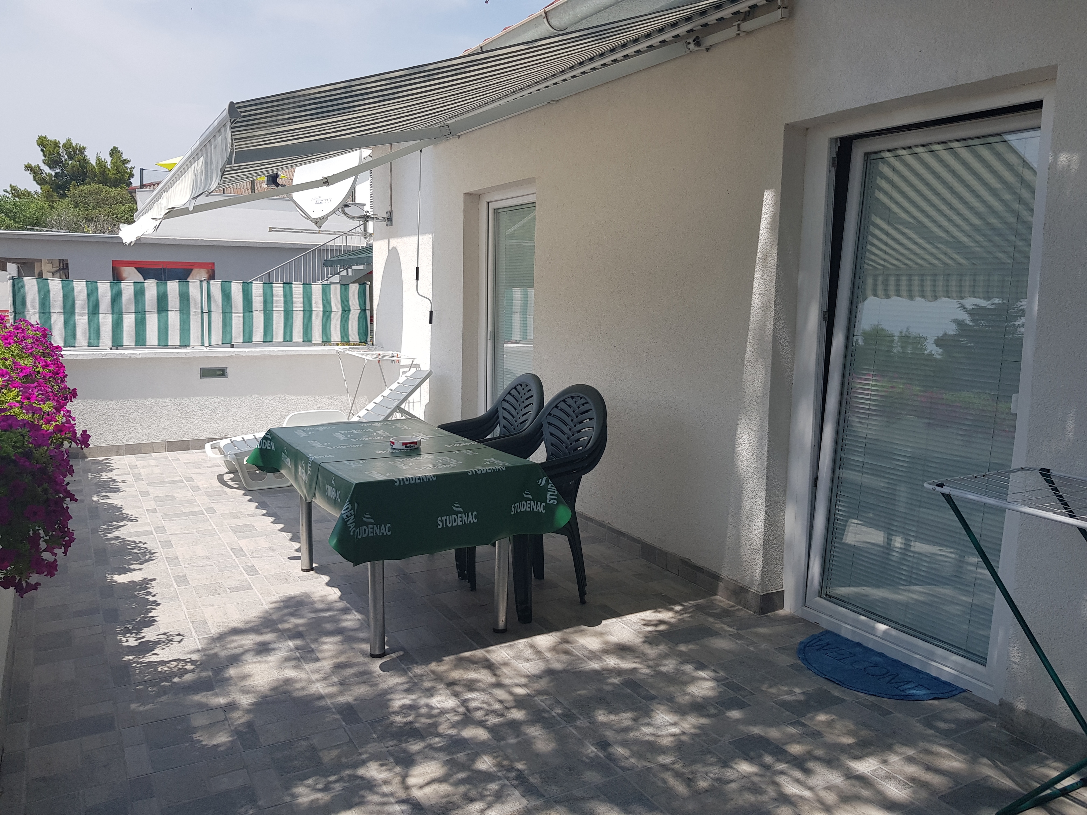 Two bedroom apartment with terrace Seline, Paklenica  A-a