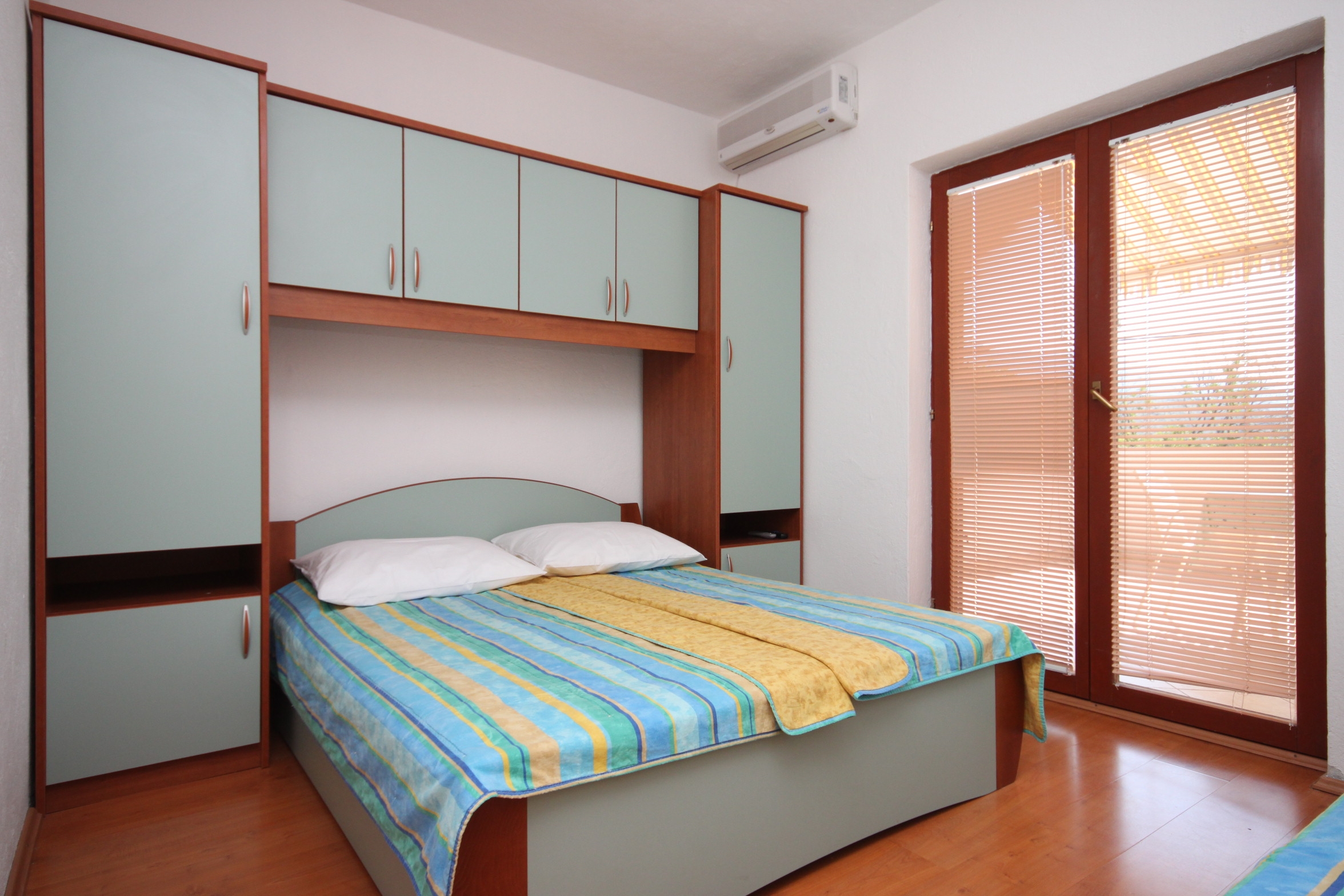 One bedroom apartment with terrace Starigrad, Paklenica  A-d