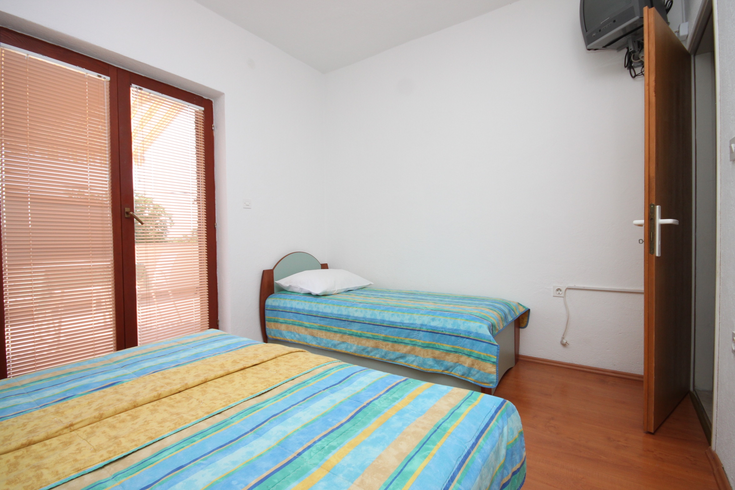 One bedroom apartment with terrace Starigrad, Paklenica  A-d