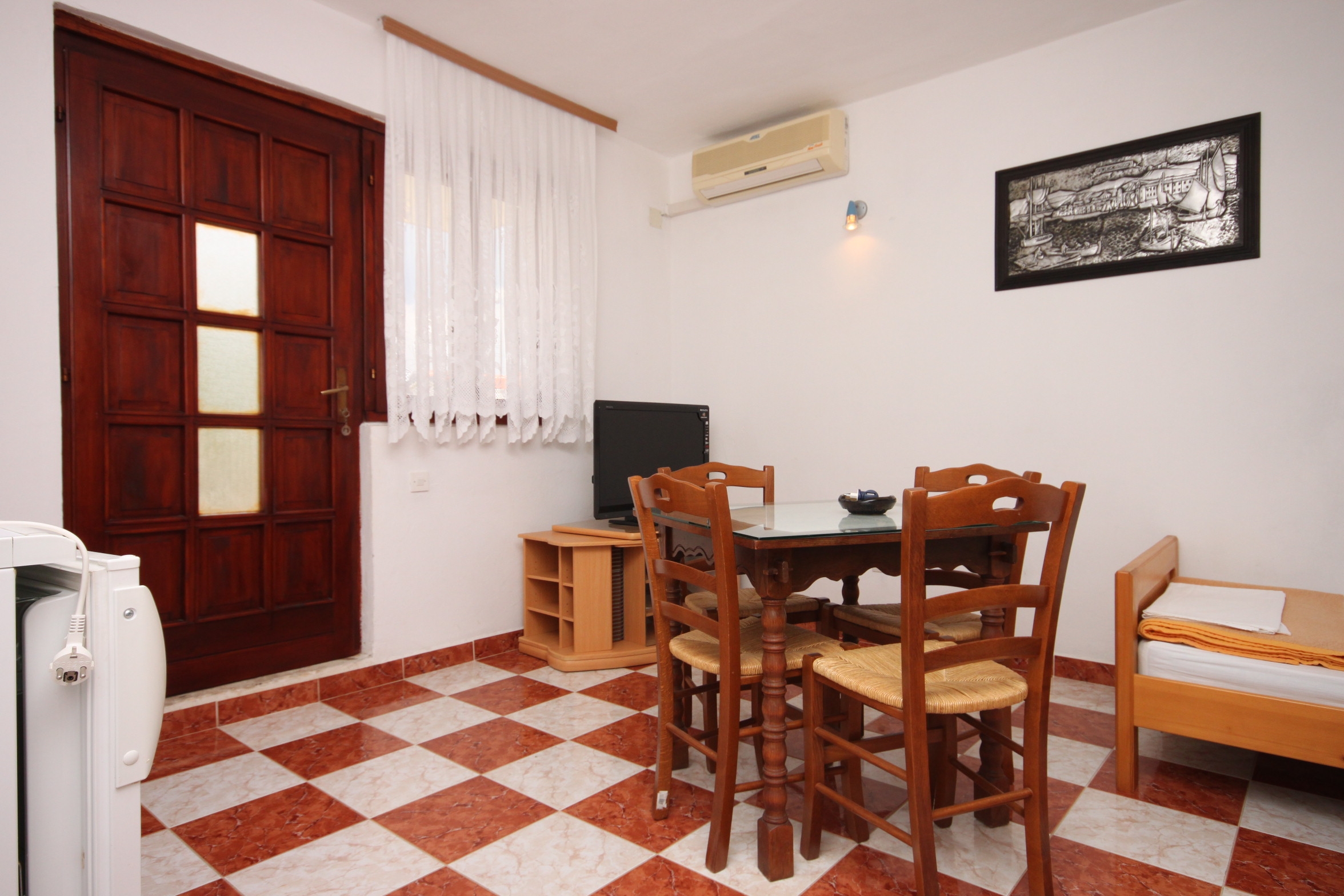 One bedroom apartment with terrace Starigrad, Paklenica (A-6618-b)