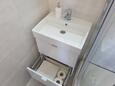 Starigrad, Bathroom in the studio-apartment, WiFi.