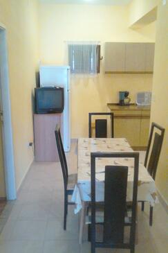 Starigrad, Eetkamer in the apartment, (pet friendly) en WiFi.