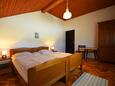 Ložnice 1 Starigrad, Ložnice 1 v ubytování typu apartment, domácí mazlíčci povoleni a WiFi.
