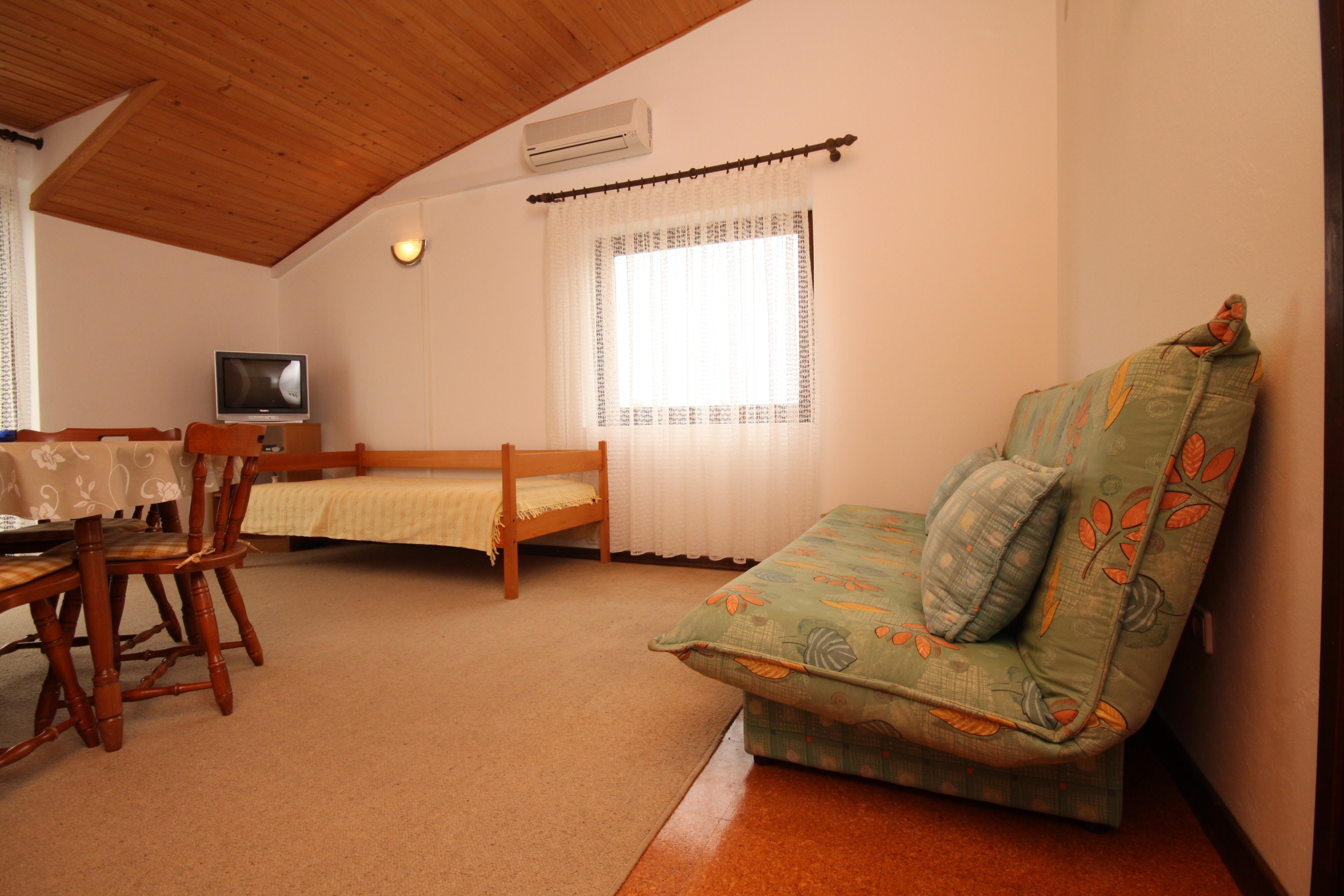 One bedroom apartment with balcony and sea view Starigrad, Paklenica (A-6627-a)