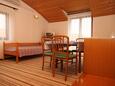 Starigrad, Jídelna v ubytování typu apartment, domácí mazlíčci povoleni a WiFi.