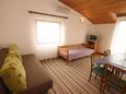 Obývací pokoj Starigrad, Obývací pokoj v ubytování typu apartment, s klimatizací, domácí mazlíčci povoleni a WiFi.