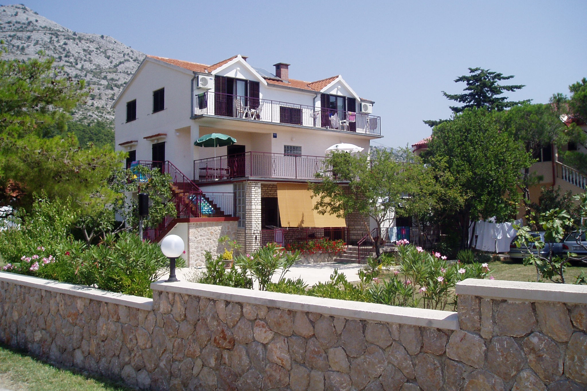Jednosobni apartman s balkonom i pogledom na more Starigrad, Paklenica  A-b