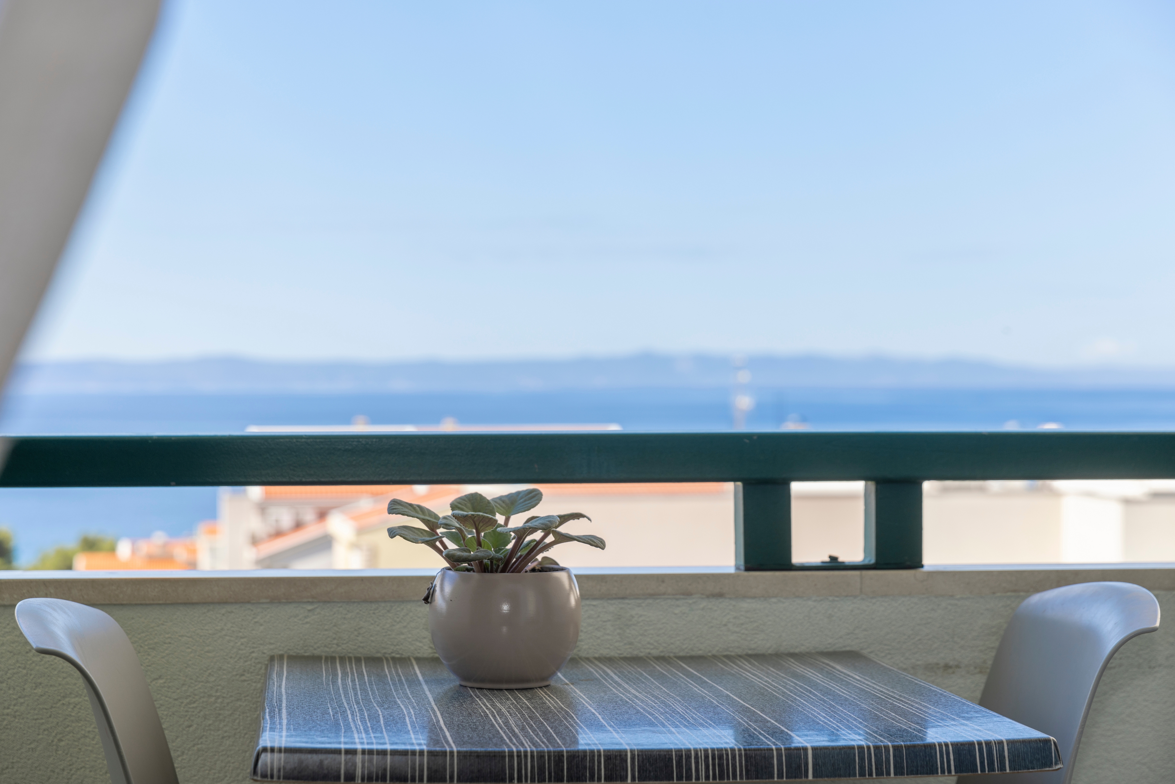 One bedroom apartment with balcony and sea view Makarska (A-6632-a) One bedroom apartment with balcony and sea view Makarska (A-6632-a)