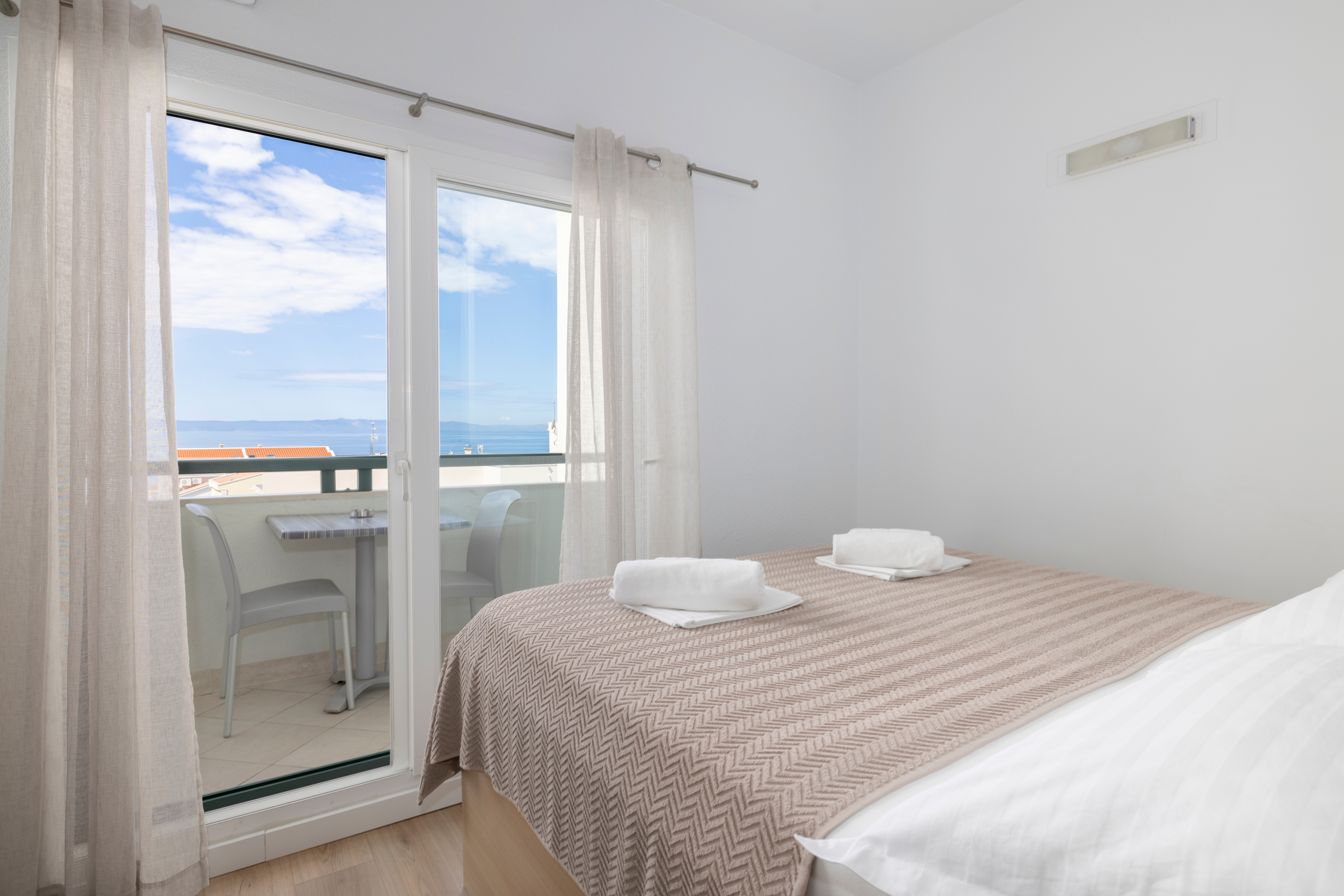 One bedroom apartment with balcony and sea view Makarska (A-6632-a) One bedroom apartment with balcony and sea view Makarska (A-6632-a)