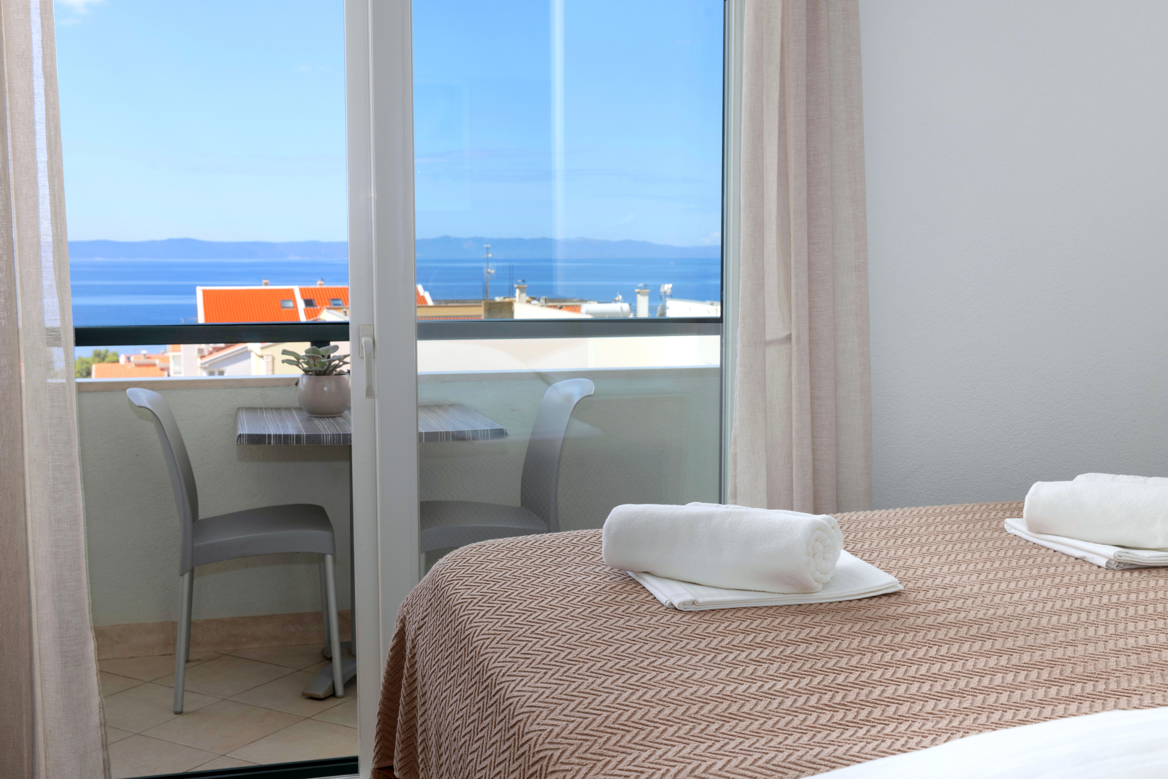 Jednosobni apartman s balkonom i pogledom na more Makarska  A-a