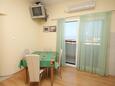 Makarska, Dining room in the apartment, air condition available and WiFi.