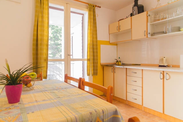 Two bedroom apartment with terrace and sea view Podgora, Makarska  A-a