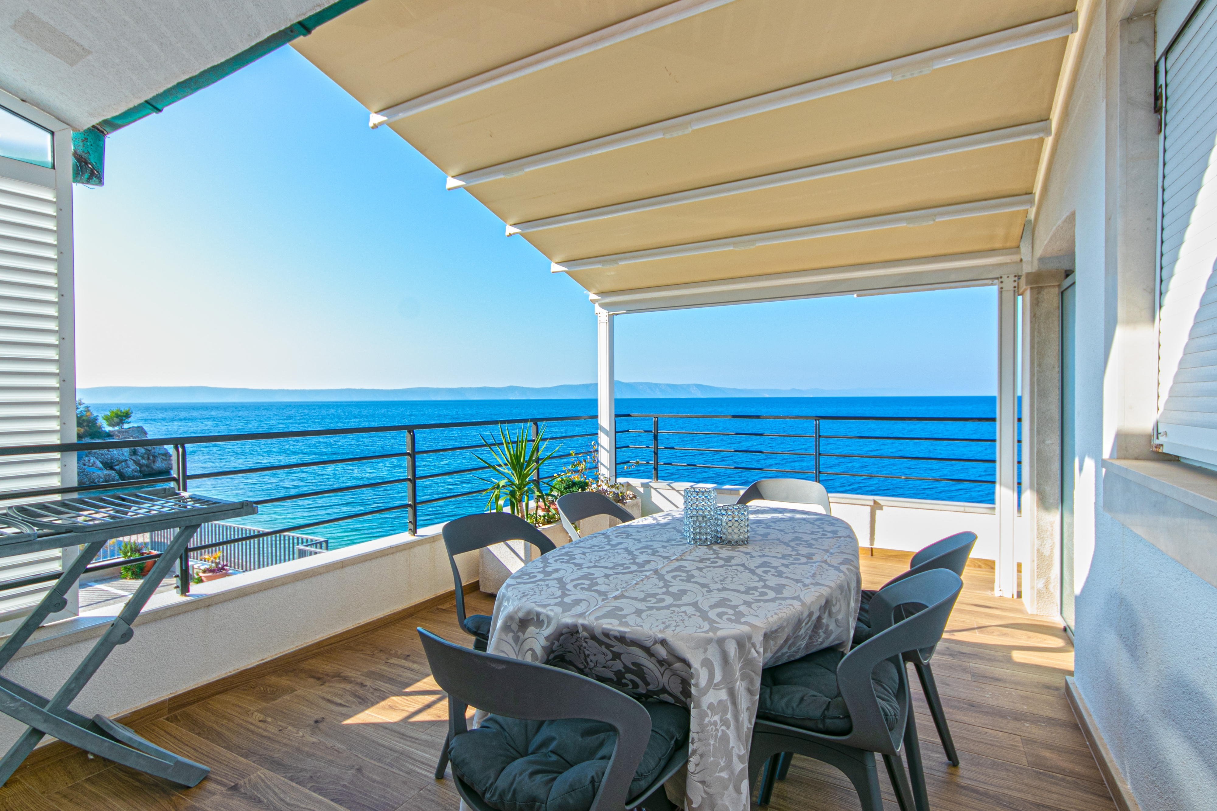 One bedroom apartment near beach Drašnice, Makarska (A-6652-a)