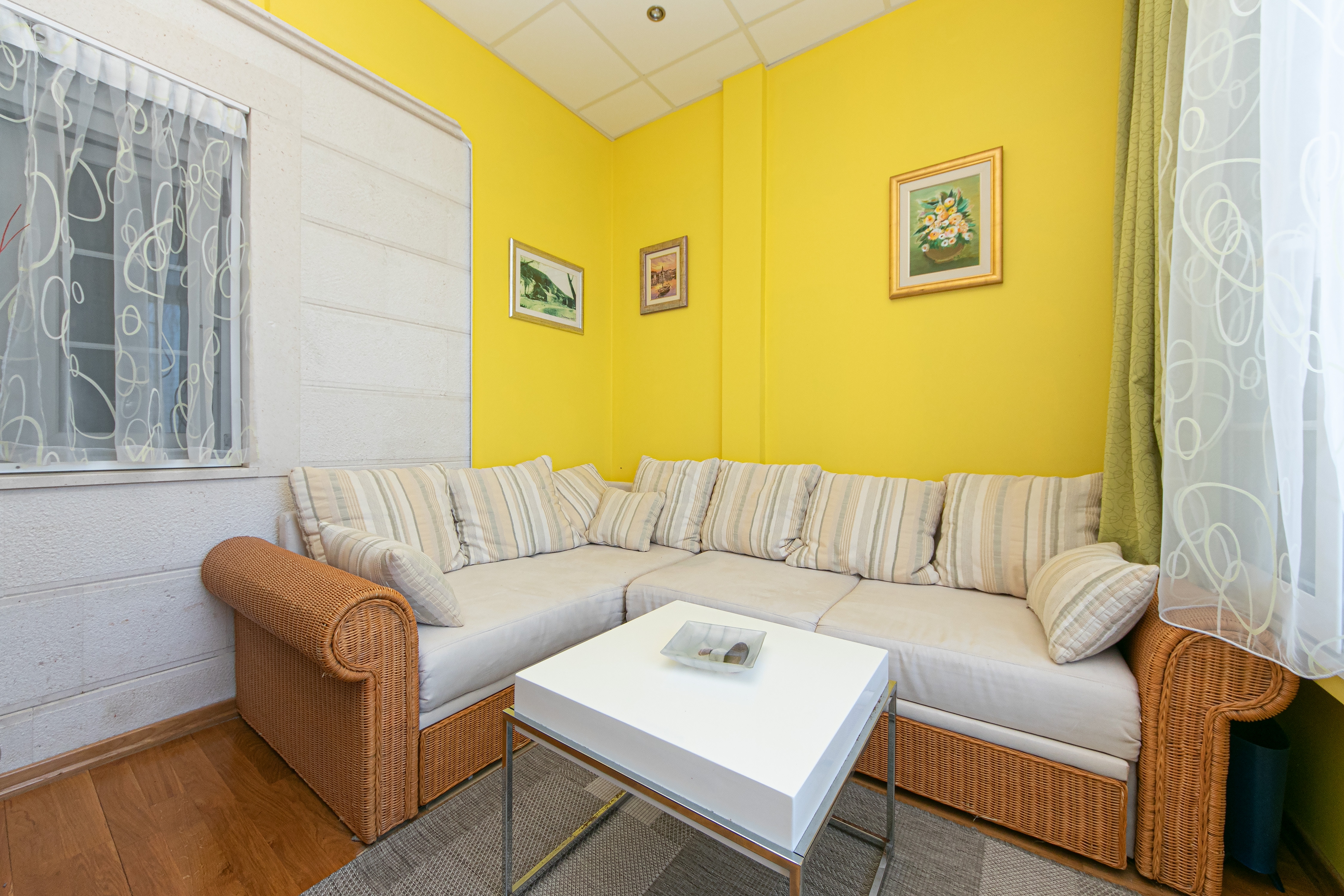 Two bedroom apartment near beach Drašnice, Makarska (A-6652-d)