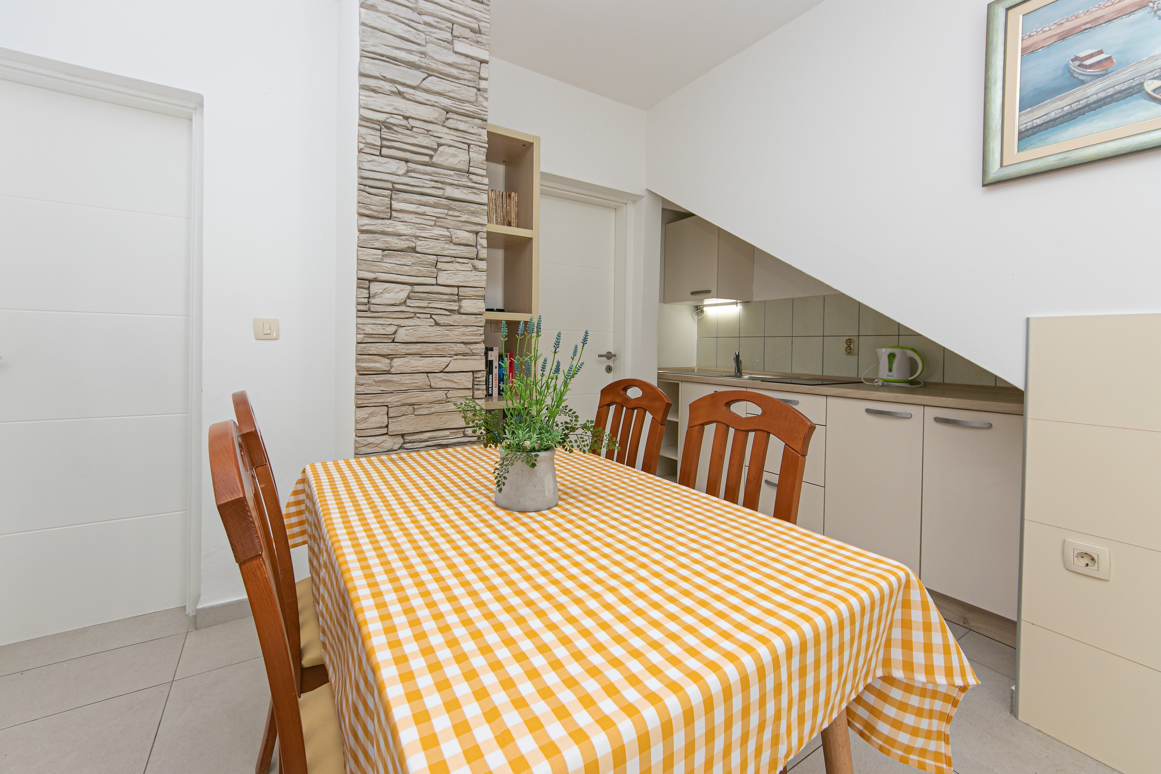 Two bedroom apartment near beach Drašnice (Makarska) (A-6652-e) Two bedroom apartment near beach Drašnice (Makarska) (A-6652-e)