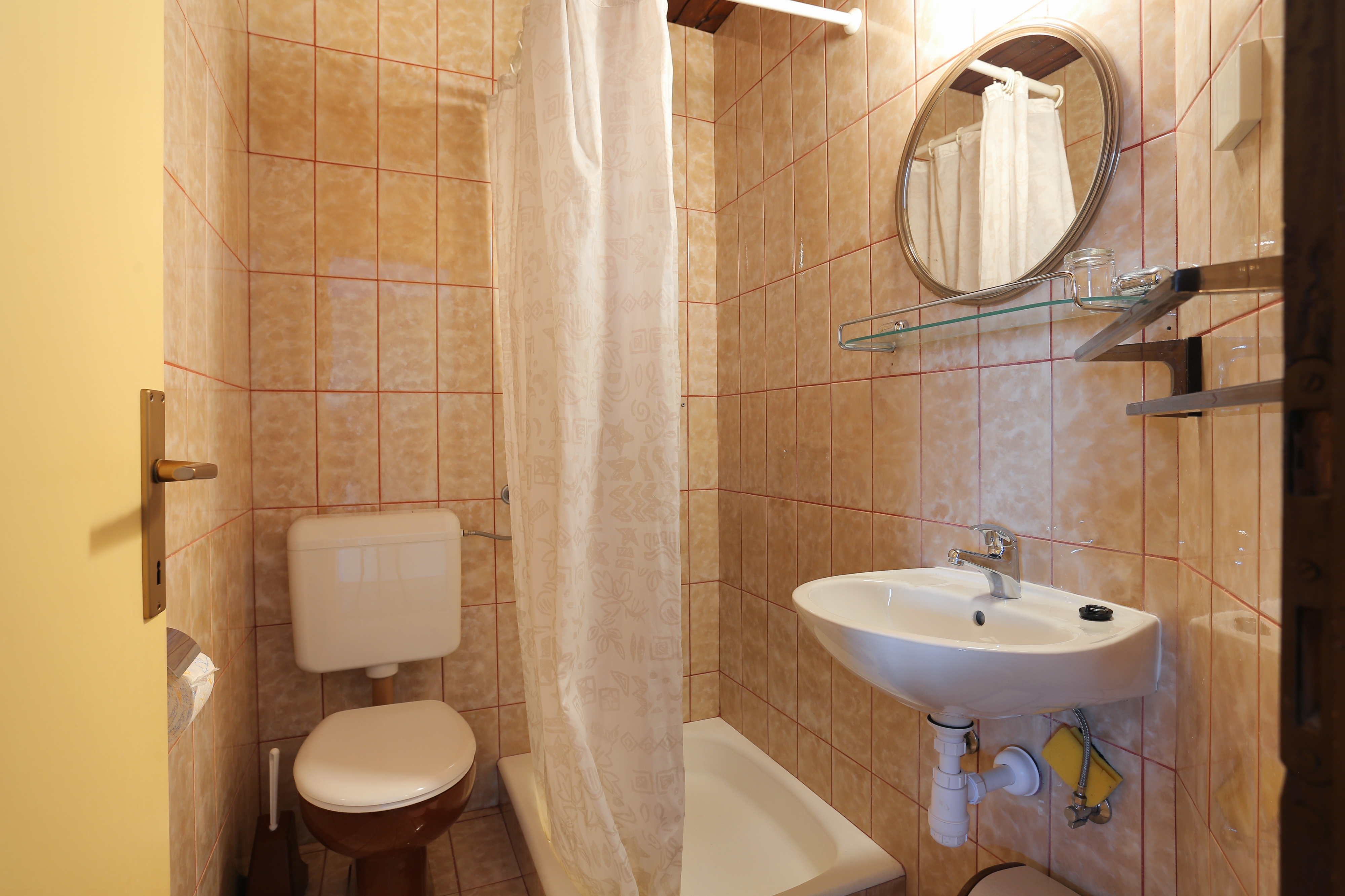 Three bedroom apartment near beach Igrane, Makarska  A-a