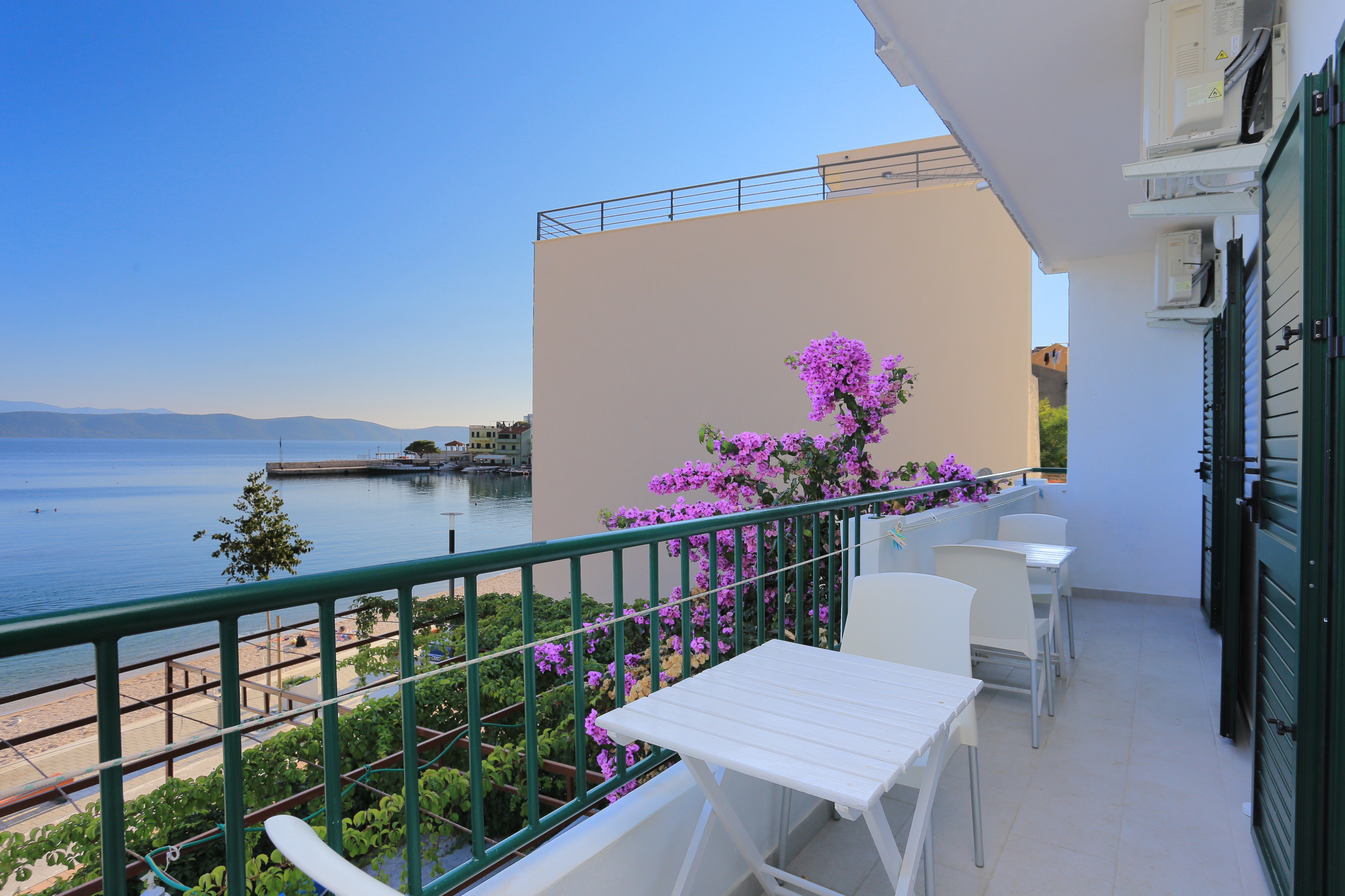One bedroom apartment near beach Igrane, Makarska  A-c